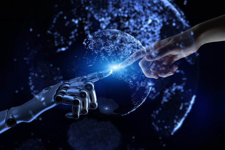 Menschliche und robotische Hand berühren sich – Sinnbild für K.I.-Lösungen und Automatisierung